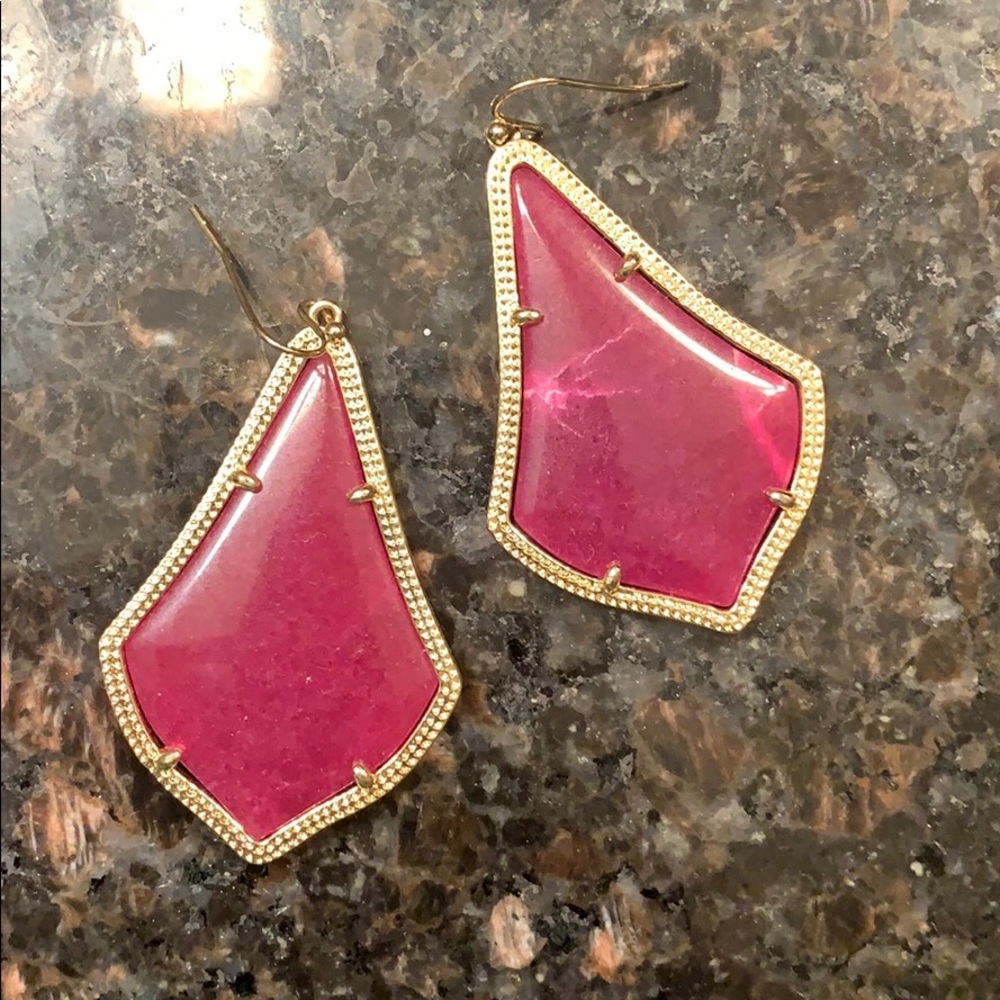 Dark pink Kendra!